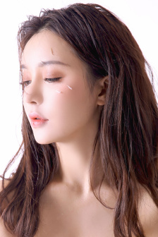 花蝴蝶与野玫瑰